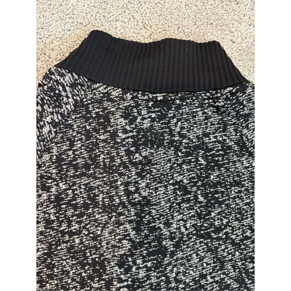 NEW Lululemon Rest Less 1/2 Zip Black / White, $110 Sz 4 A54 - Picture 10 of 11